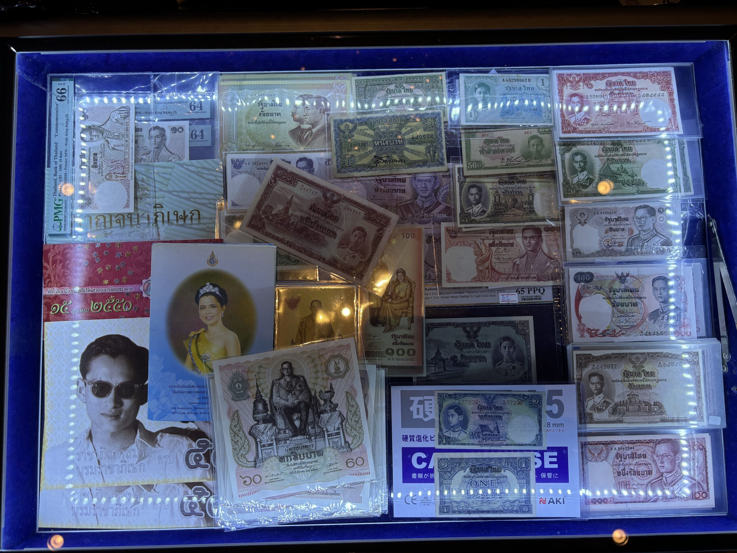 Digital catalogs and banknotes